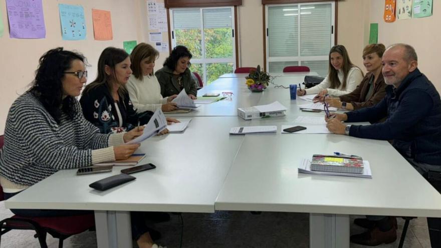 Lucía Seoane, reunida con representantes de Cuntis, Caldas, Moraña, Portas y Barro.