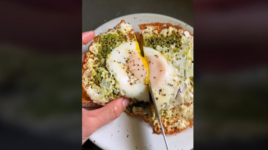 Receta viral: huevo y queso feta, deliciosa combinación que arrasa en TikTok