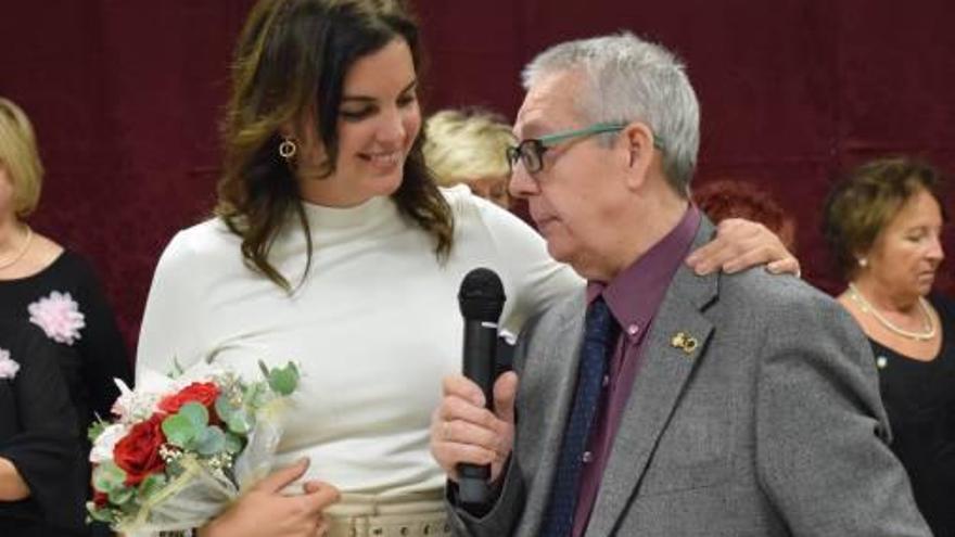 Sandra Gómez junto al presidente del CMAPM Sant Pau, Jacinto Hernández.