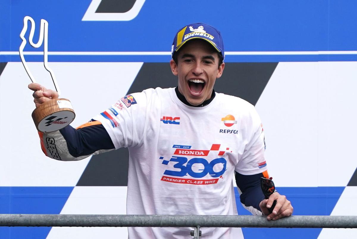ELMOGP. Le Mans (France), 19/05/2019.- Spanish Moto GP rider Marc Marquez of Repsol Honda Team celebrates after winning the GP race of the French Motorcycling Grand Prix at Le Mans race track, in Le Mans, France, 19 May 2019. (Motociclismo, Ciclismo, Francia) EFE/EPA/EDDY LEMAISTRE