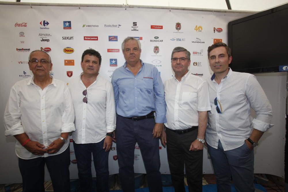 Quique Hernández, presidente del Hércules; Toni Cabot, director del diario; Alfonso Cid, comisario provincial; el comisario Antonio Ballesteros; y Antonio Samper, jefe de gabinete de la Policía.