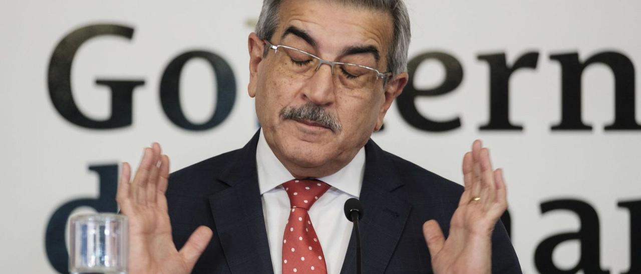 Román Rodríguez durante la comparecencia informativa celebrada ayer para presentar los datos económicos de 2022. | | EFE