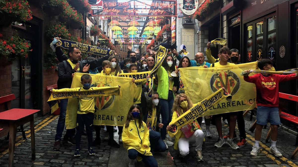 La afición del Villarreal da color a Belfast en la previa de una final histórica