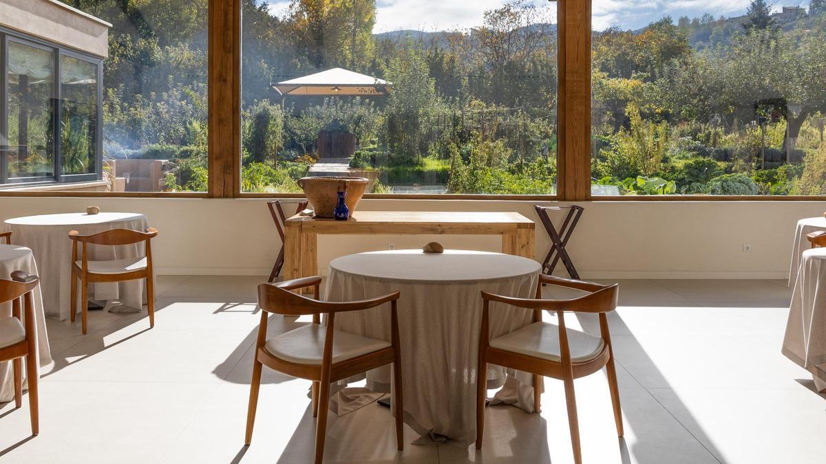 El huerto, desde el comedor de La Venta Moncalvillo.