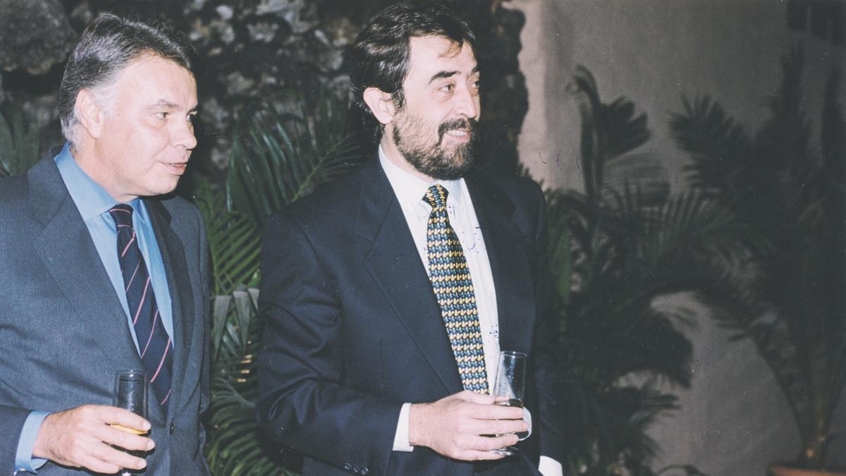 Juan Alberto Belloch junto a Felipe González.