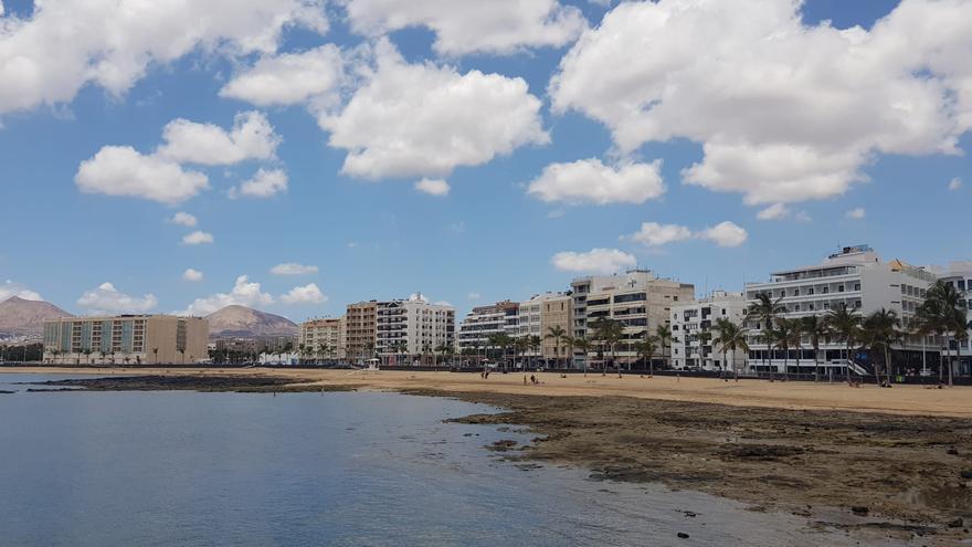 Un bañista en estado crítico tras ser rescatado del mar en Lanzarote