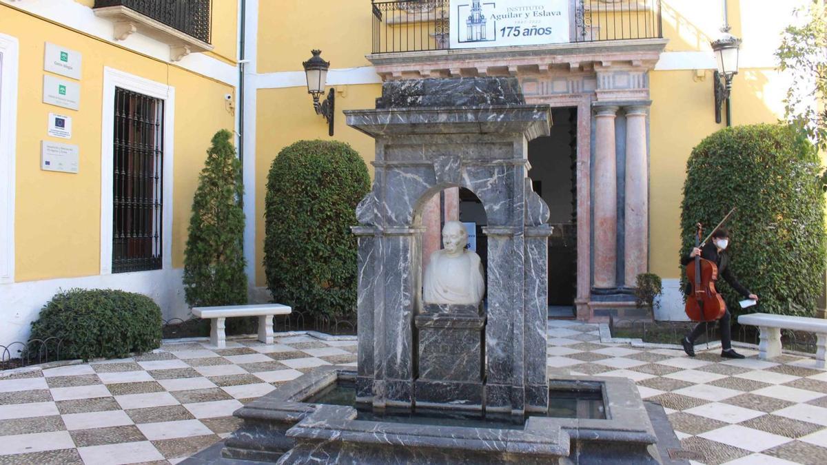 Entrada principal al instituto  Aguilar y Eslava.