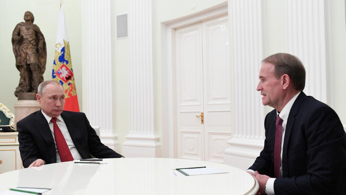 Vladímir Putin y Víktor Medvedchuk en una reunión.