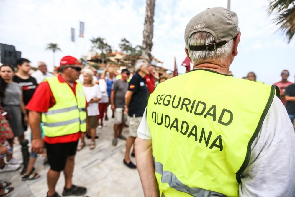 Manifestación en Orihuela Costa por su abandono