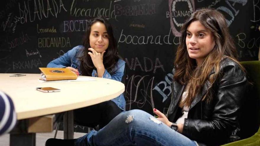 Las jóvenes integrantes de Bocanada, Cristina Rodríguez (izquierda) y Sara Ramírez.