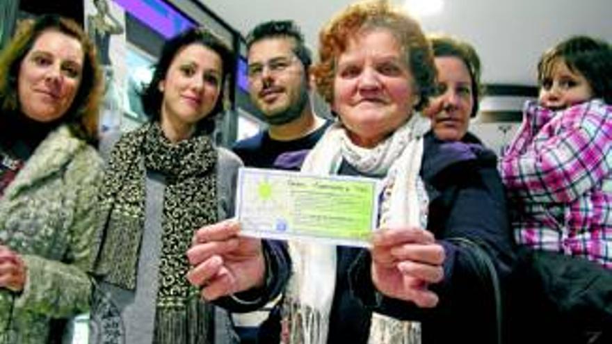 Ayuntamiento y comerciantes de Coria sortean un talón de 700 euros