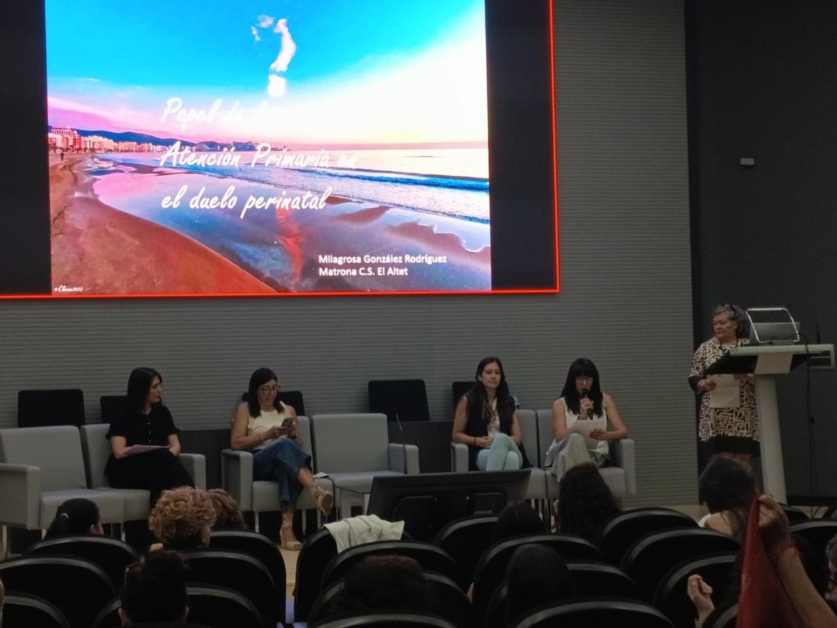 Ponencia de la matrona del centro de salud de El Altet sobre el papel de los profesionales de Atención Primaria en el duelo perinatal