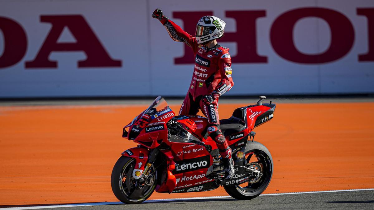 Francesco Bagnaia, ganador de Moto GP 2021 en el circuito Ricardo Tormo de  Cheste - Levante-EMV