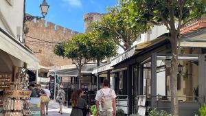 Negocis al centre de Tossa de Mar.