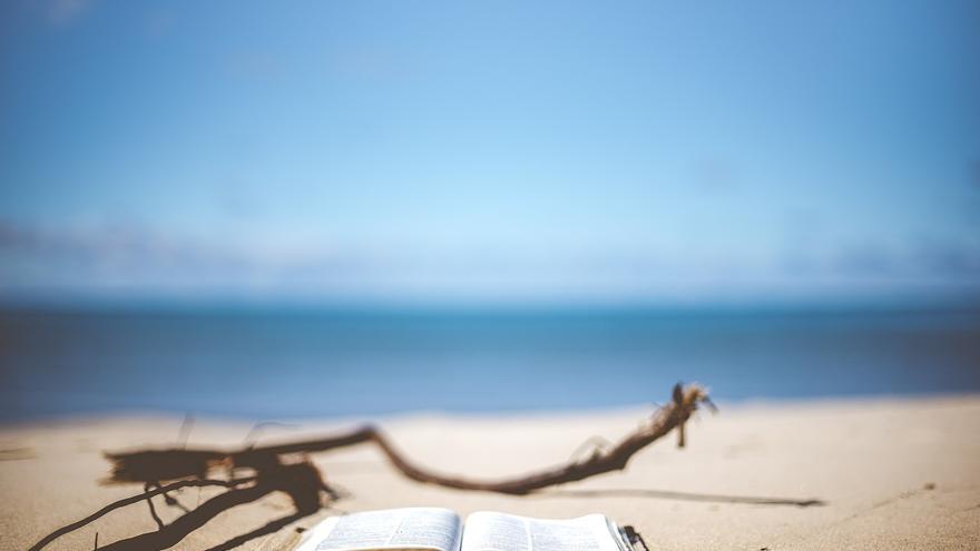 Leer en la playa