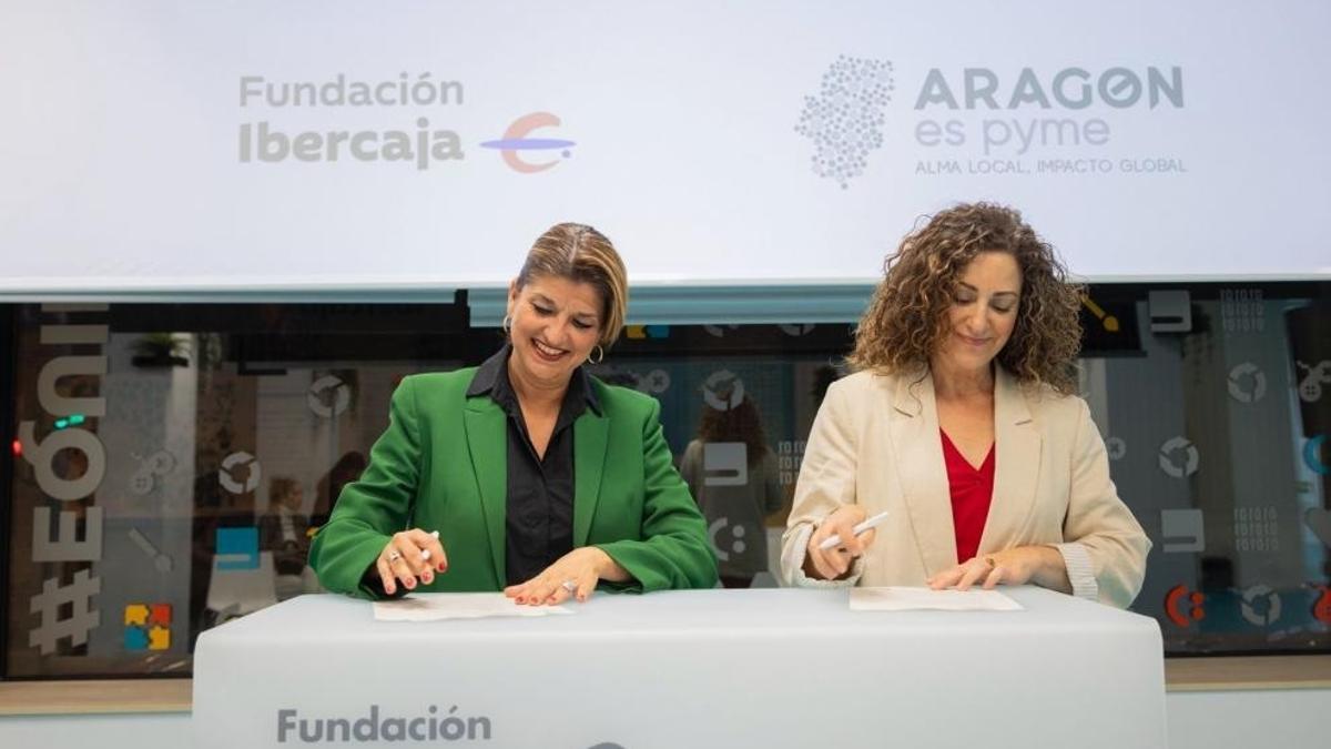 Firma del convenio entre Ibercaja y el Gobierno de Aragón.