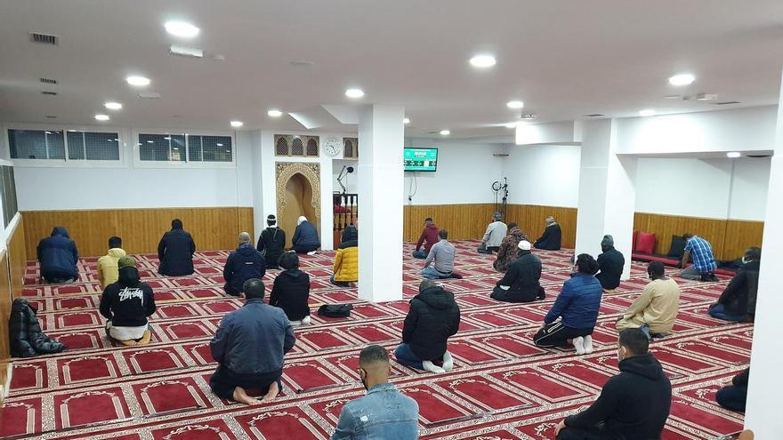 Más de 4.000 musulmanes celebran el fin del Ramadán en Vigo: «Dedicamos rezos a pedir que acaben las guerras»