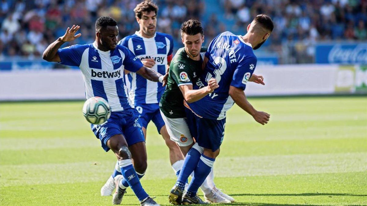 El Deportivo Alavés necesita de una victoria para poder alejarse de la zona de descenso