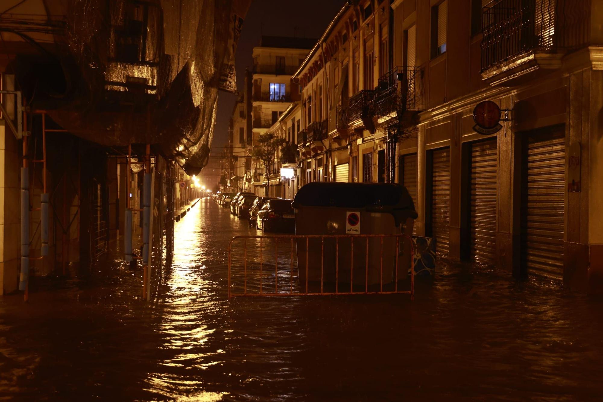 Las lluvias torrenciales descargan con fuerza sobre Valencia