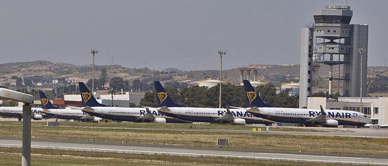 Aviones de Ryanair estacionados en el aeropuerto desde el inicio del parón aéreo por el covid-19.