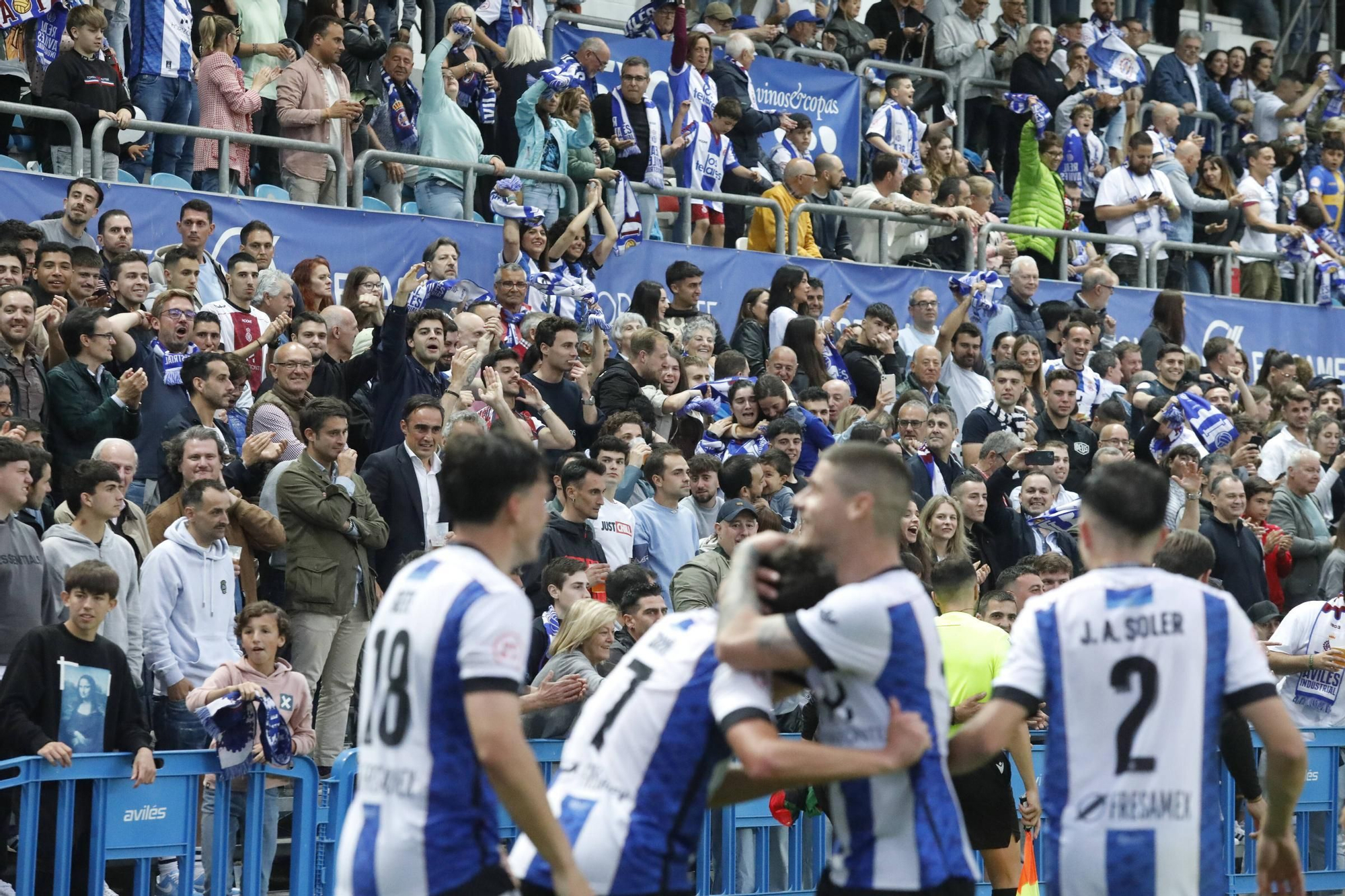 EN IMÁGENES: La final por el ascenso entre Avilés y Rayo Majadahonda vivida en el Suárez Puerta