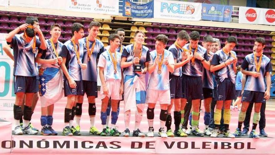 La selección gallega cadete recoge la medalla de bronce.