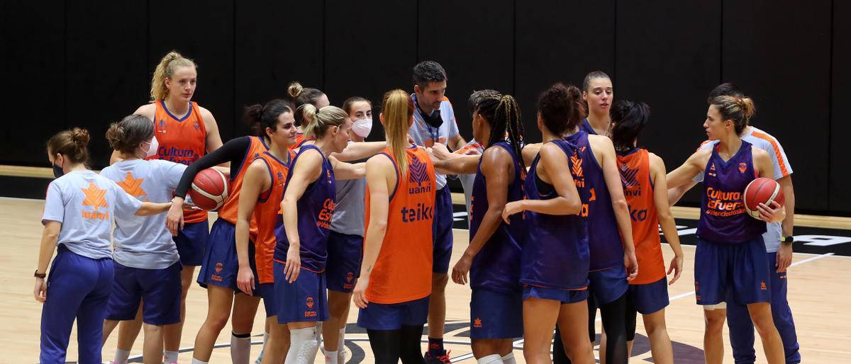 Rubén Burgos y las jugadoras han preparado a conciencia el partido contra el poderoso Ekaterimburgo