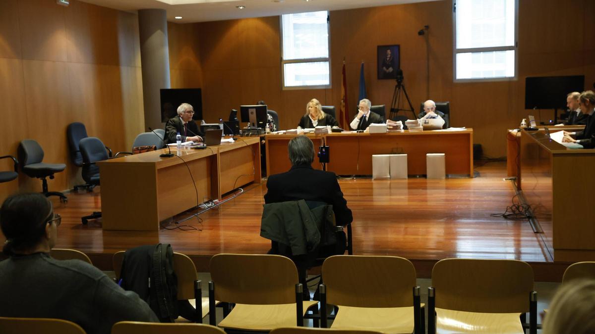 Francisco Álvarez-Cascos se sienta este martes en el banquillo por un presunto delito de apropiación indebida