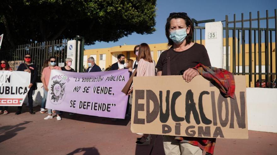 Ampas de Guadalmar y sindicatos protestan contra el cierre de líneas en colegios públicos