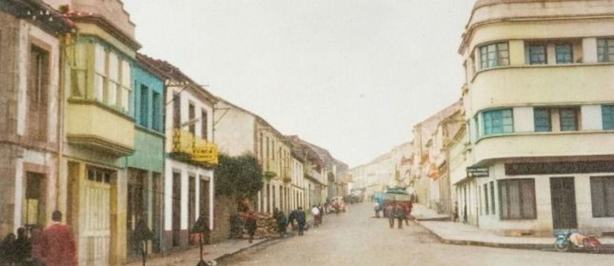 Tráfico en la calle Loriga en los años 80.   | //  LALÍN 100 ANOS EN FOTOS