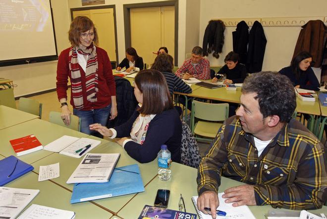Sin catalán, euskera ni gallego en las Escuelas Oficiales de Idiomas de Andalucía: "Un irlandés puede aprenderlos, pero un sevillano no"