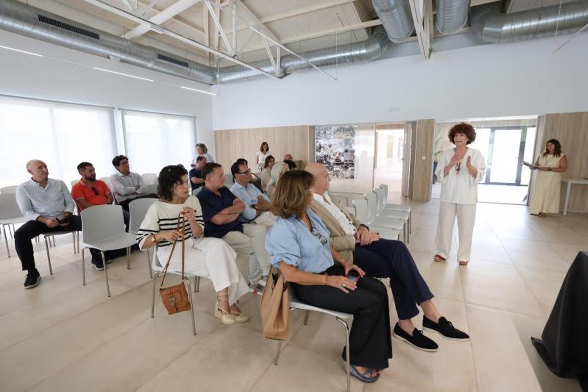 Todas las imágenes de la firma del convenio de la Escuela de Hostelería, el Govern y empresas hoteleras Todas las imágenes de la firma del convenio de la Escuela de Hostelería, el Govern y empresas hoteleras