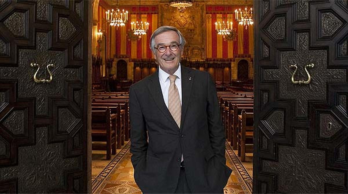 L’alcalde de Barcelona rep El Periódico a l’Ajuntament.