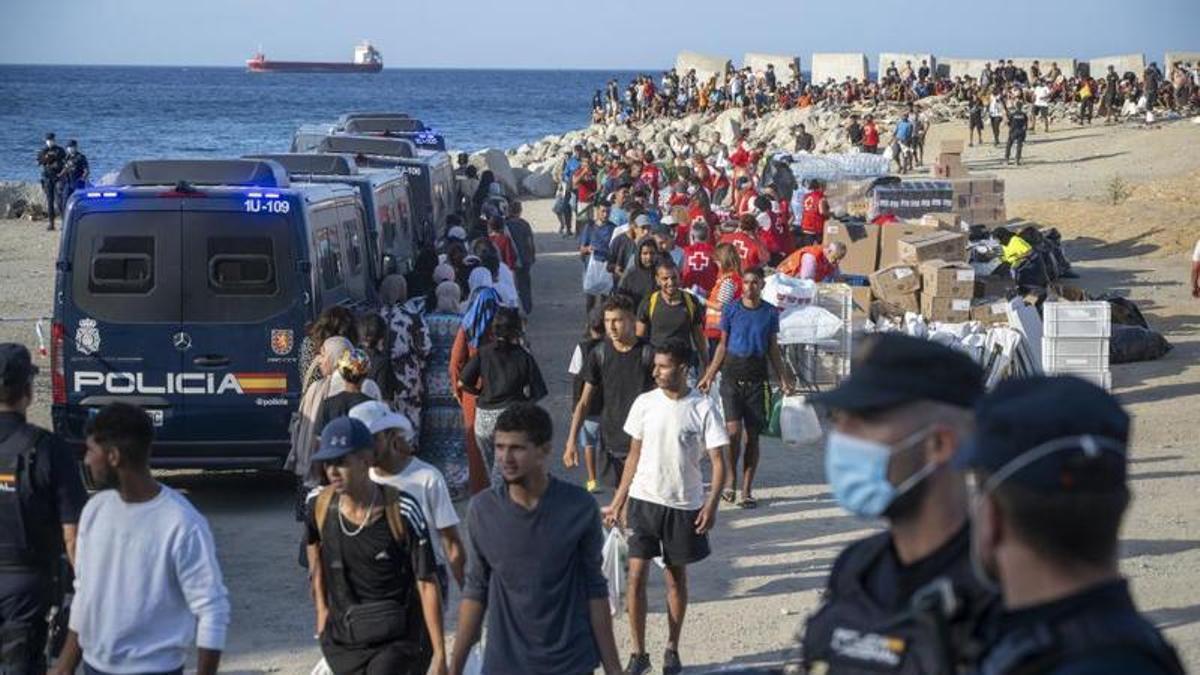Las Fuerzas de Seguridad vigilan la actividad de once líderes de los migrantes en Ceuta