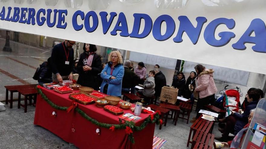 Villancicos en la calle Corrida en apoyo de la labor social del Albergue Covadonga