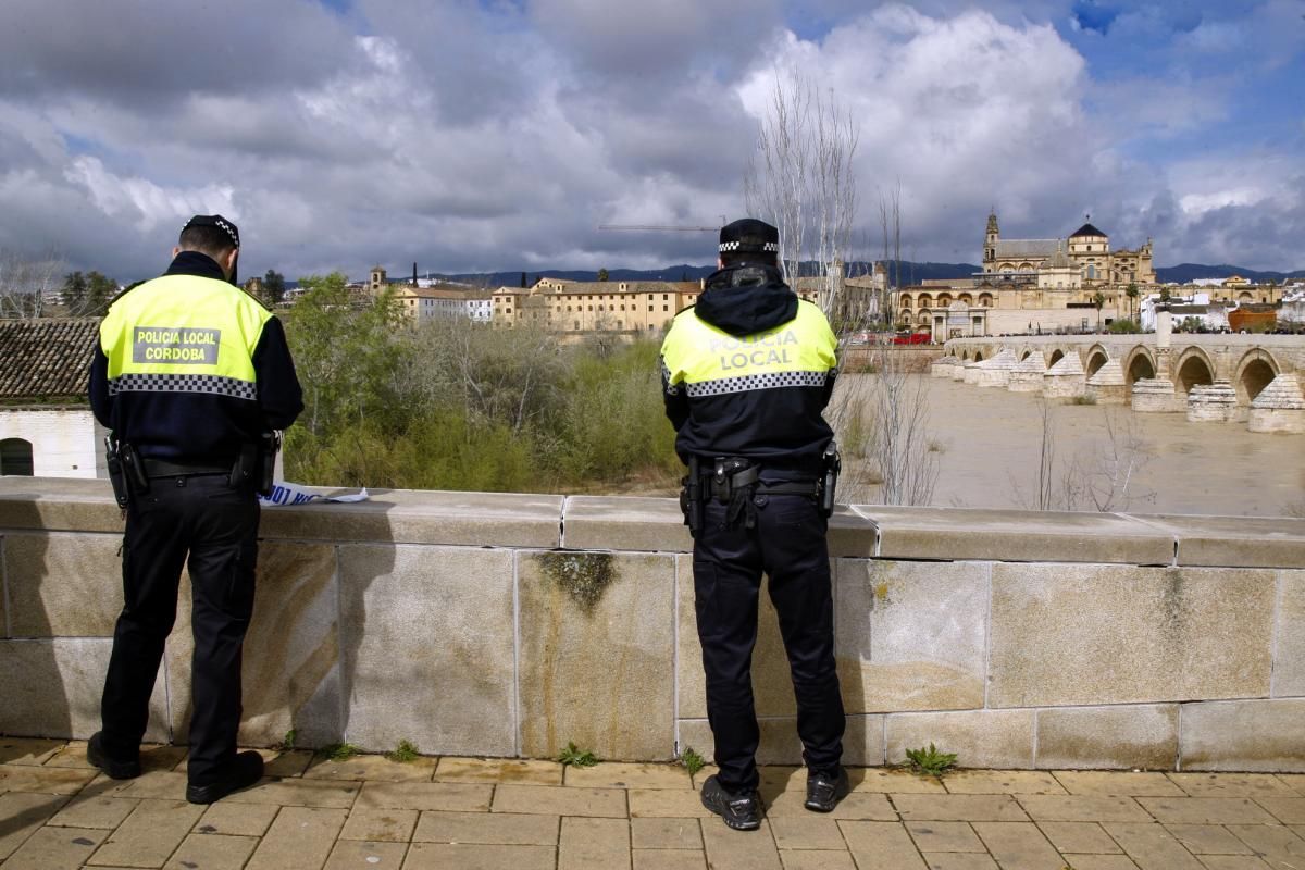 Córdoba, pendiente de la crecida del Guadalquivir