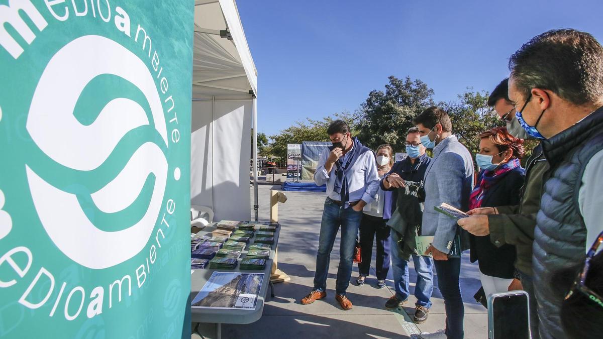 Visita a los diferentes talleres y puestos de información medioambiental.