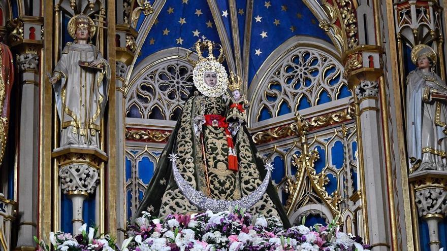 La Catedral de Murcia se rinde ante la Fuensanta en el aniversario de su coronación