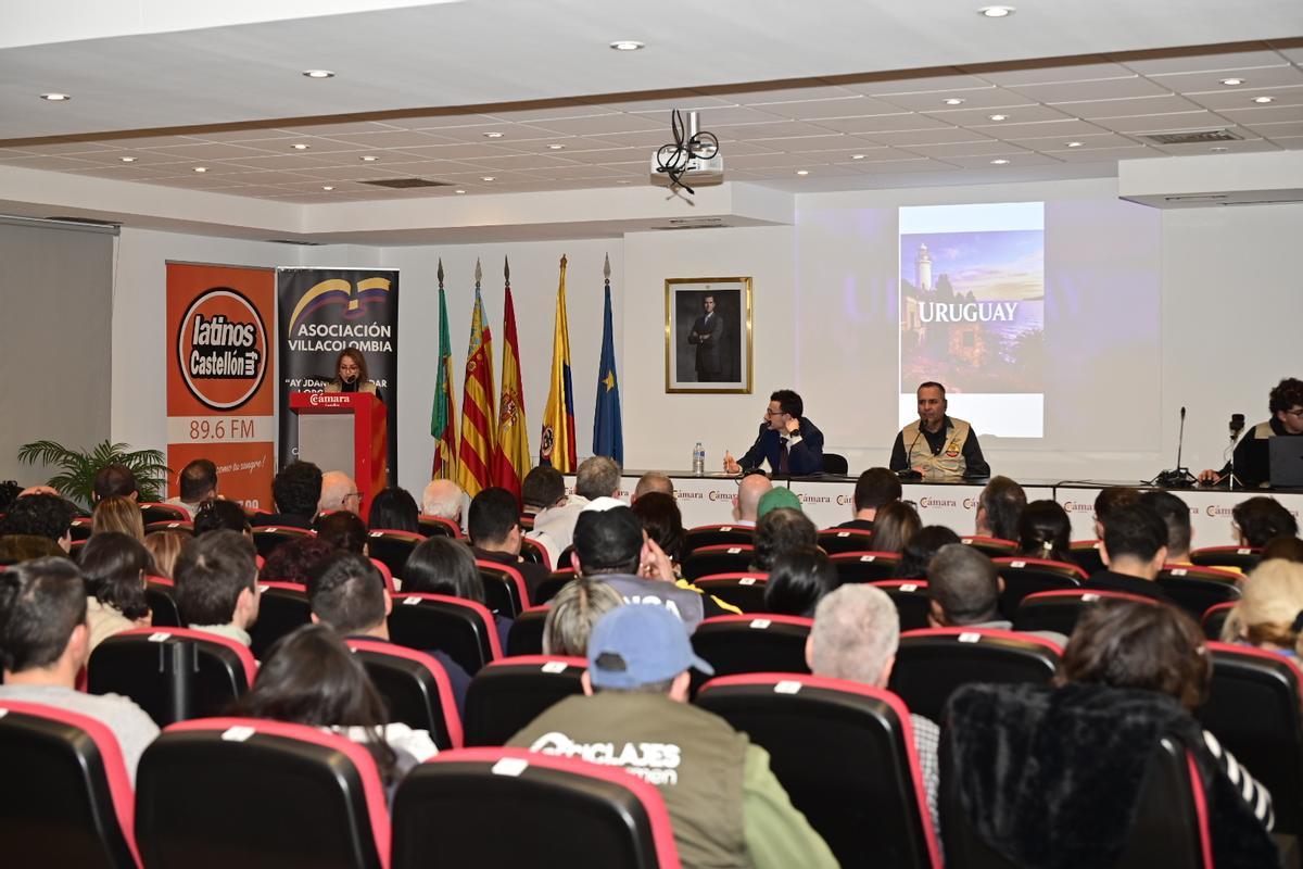 Charla sobre la regularización extraordinaria en Castellón