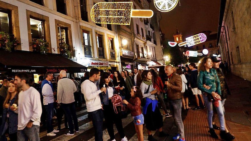 Los bares de copas pedirán más aforo al Principado en agosto si no hay brotes