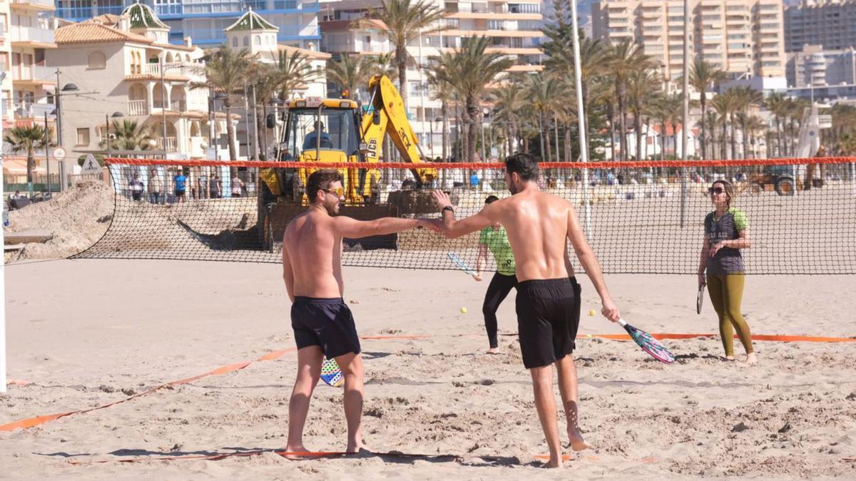 Este proyecto creará un gran polideportivo sobre la arena.  | ÁXEL ÁLVAREZ