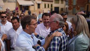 El presidente del PP, Alberto Núñez Feijóo, en Corrales del Vino.