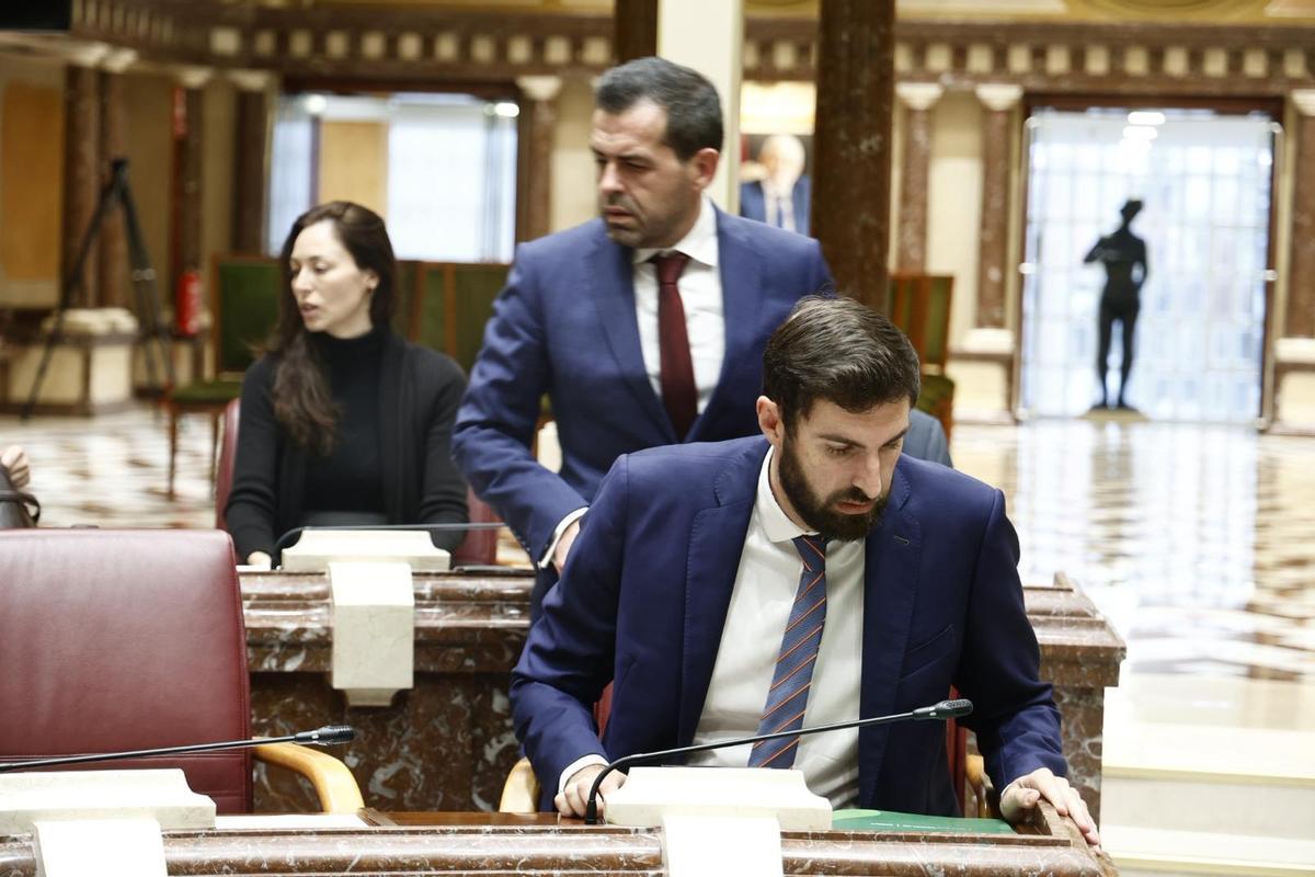 José Ángel Antelo y Rubén Martínez Alpañez (que iba a relevarle como portavoz del Grupo Vox), este miércoles antes del comienzo del Pleno.