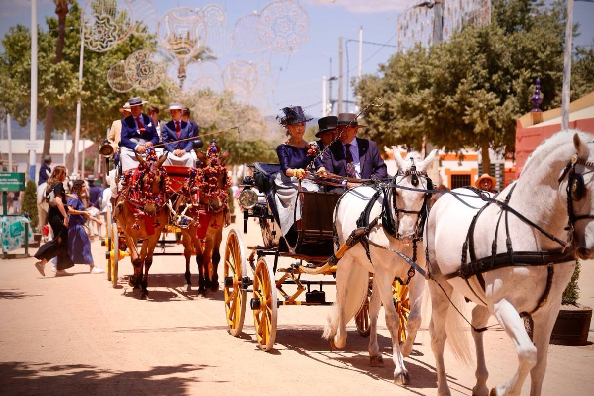 El paseo de los Carruajes de Tradición por la Feria de Córdoba, en imágenes