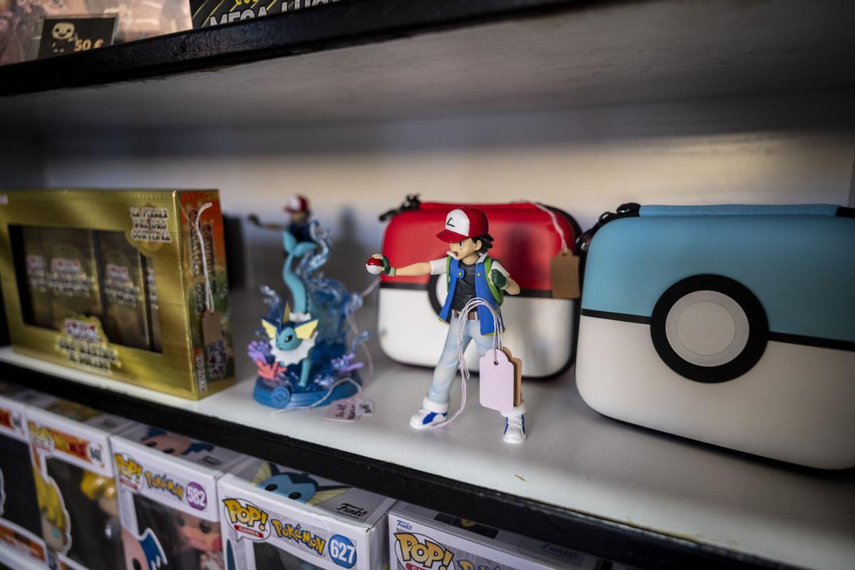 NUEVA TIENDA DE COLECCION Y COMICS EN LA CALLE CORTES DE ARAGON - TIENDA CARDS COLECTION