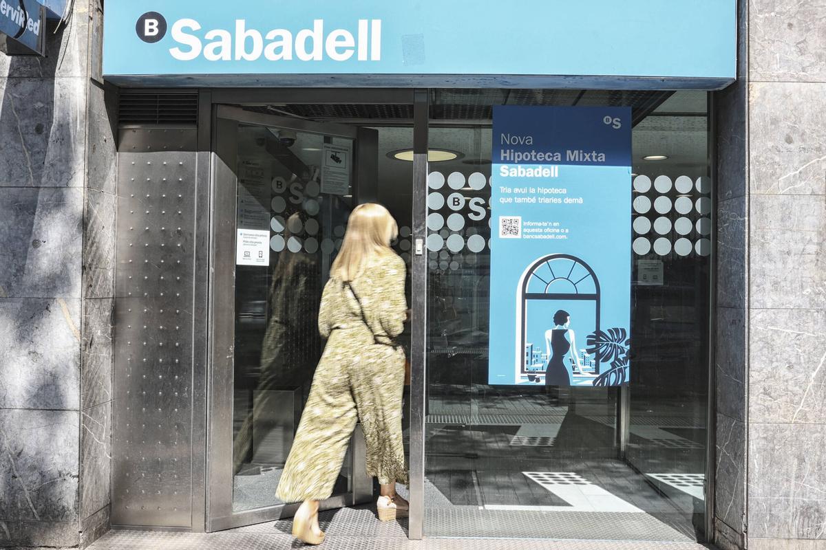 Les estafes i enganys van liderar les reclamacions bancàries el 2025