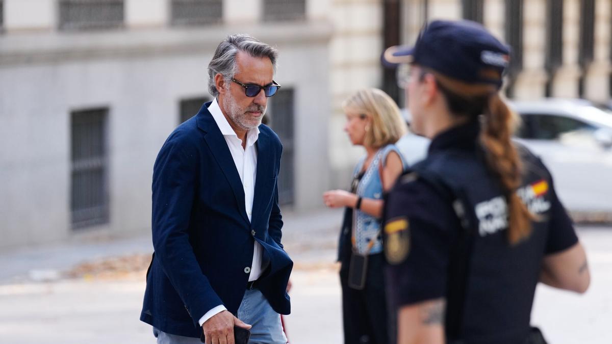 El expresidente del club de fútbol de Badajoz, Joaquín Parra a su llegada este miércoles a la Audiencia Nacional en Madrid.