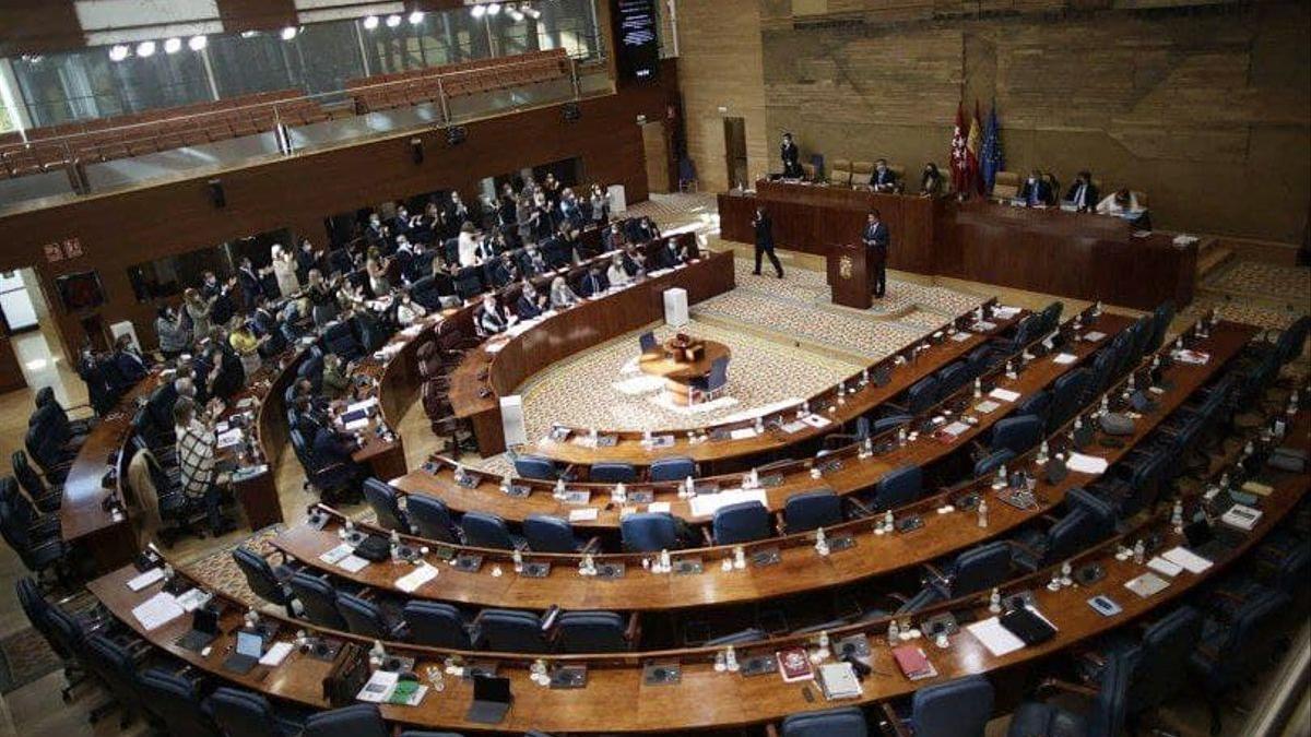 La Asamblea de Madrid, semivacía tras el abandono de la oposición.