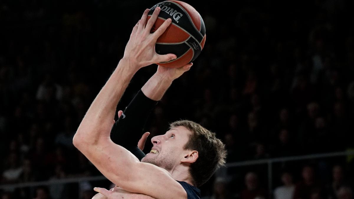 Vesely se fajó con los interiores del Bayern