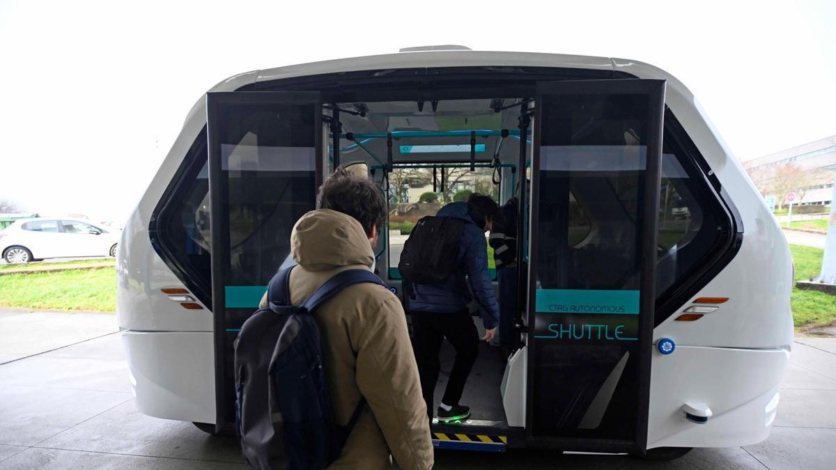 Así es el Shuttle, el vehículo autónomo que transporta a los alumnos por la UVigo